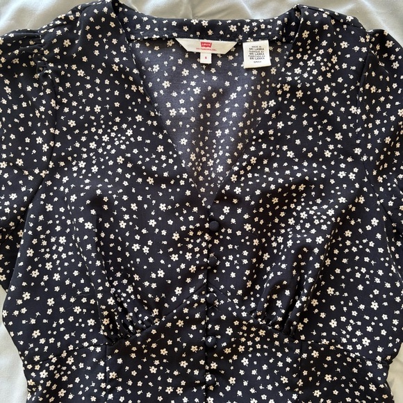 Levi’s size small blouse - Picture 2 of 6
